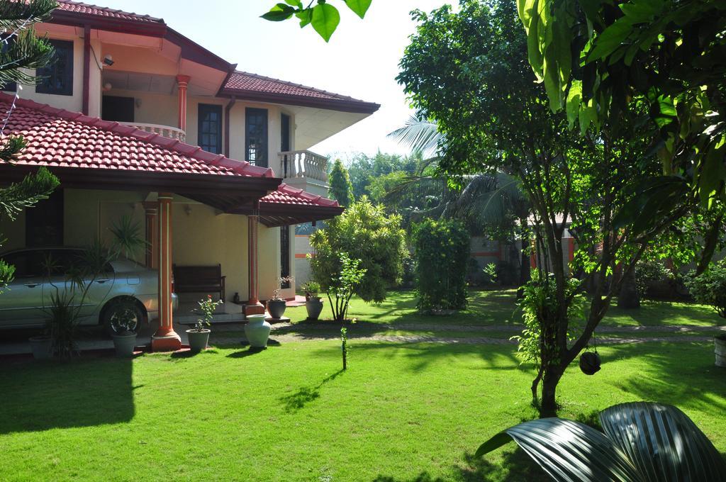 Sugandi Inn Kochchikade Exterior foto