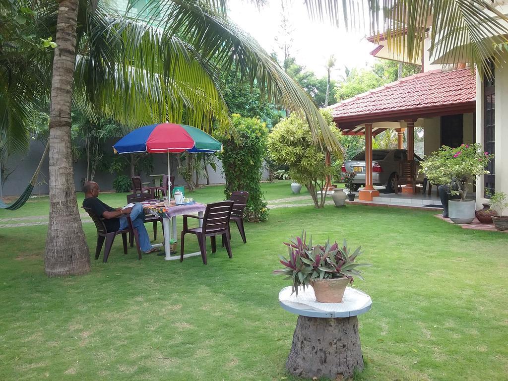 Sugandi Inn Kochchikade Exterior foto